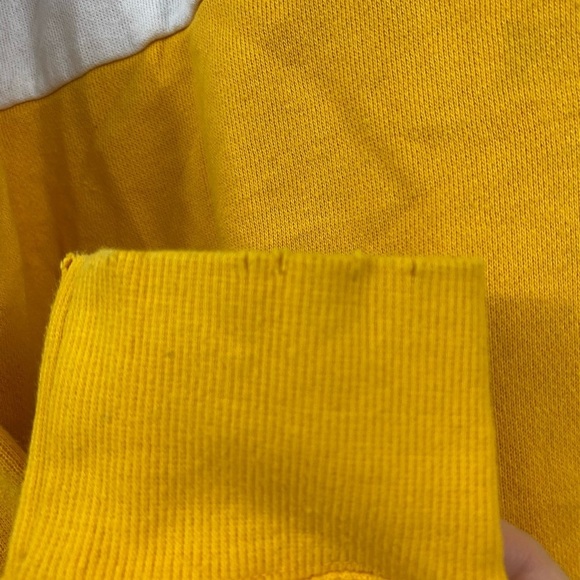 Forever 21 Cropped Sweatshirt Womens Size Medium Black Yellow White “CHLL” - Picture 8 of 11